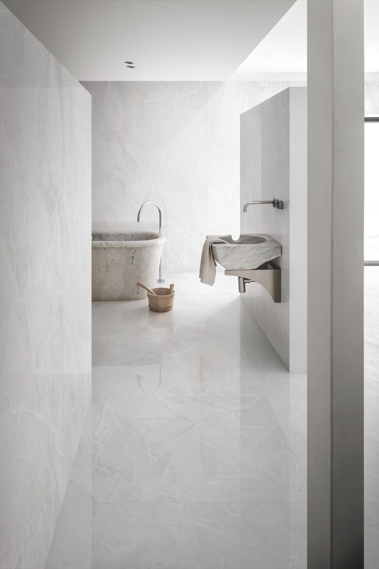 Modern bathroom with marble walls, a freestanding bathtub. 600x1200 Marazzi Onice Giada and Avorio Satin Tiles. Melbourne, Geelong, Shepparton, Ballarat, Bendigo, Mornington, Bellarine, Peninsula tiles. Victoria and Nationwide Delivery. Australia.